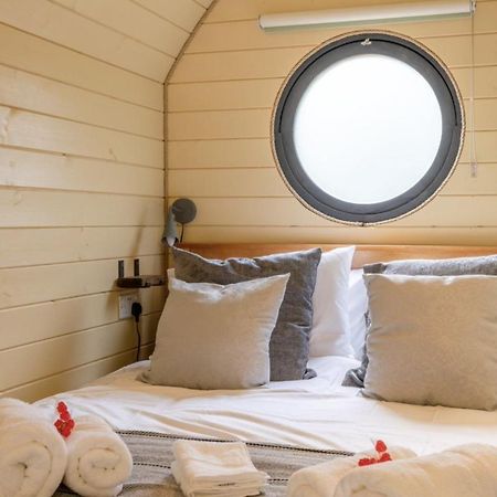 Alderton  Apple - Luxury Cabin In The Cotswoldsヴィラ エクステリア 写真