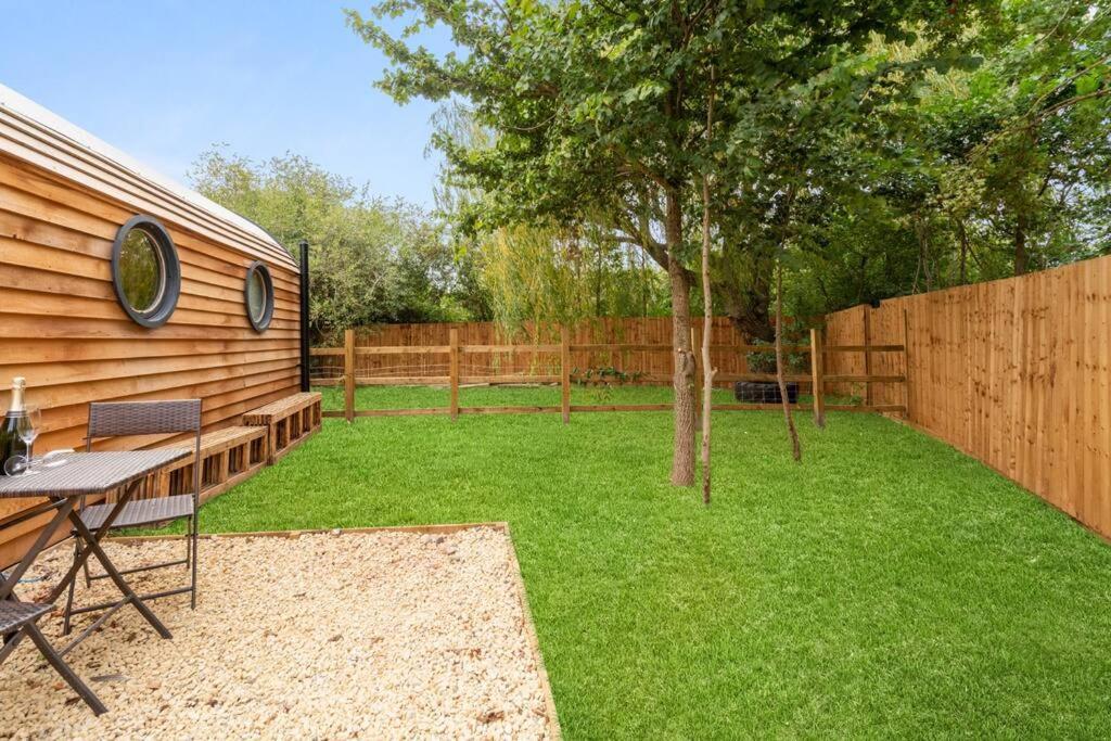 Alderton  Apple - Luxury Cabin In The Cotswoldsヴィラ エクステリア 写真