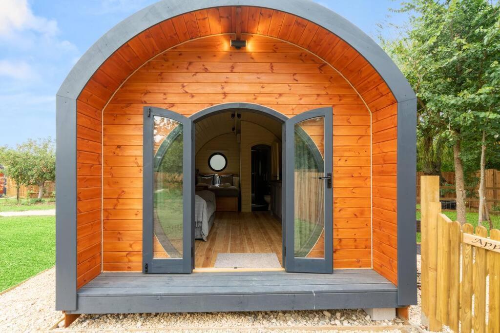 Alderton  Apple - Luxury Cabin In The Cotswoldsヴィラ エクステリア 写真
