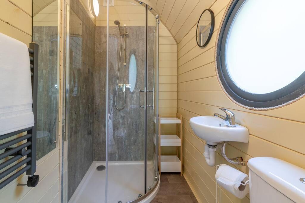 Alderton  Apple - Luxury Cabin In The Cotswoldsヴィラ エクステリア 写真